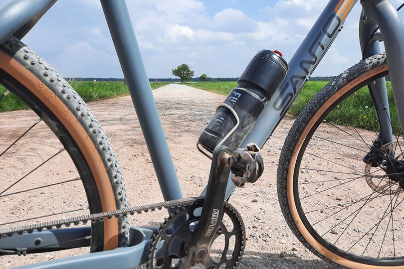 Santos Cross Lite op gravelpad - Luc Verdoodt Grinta