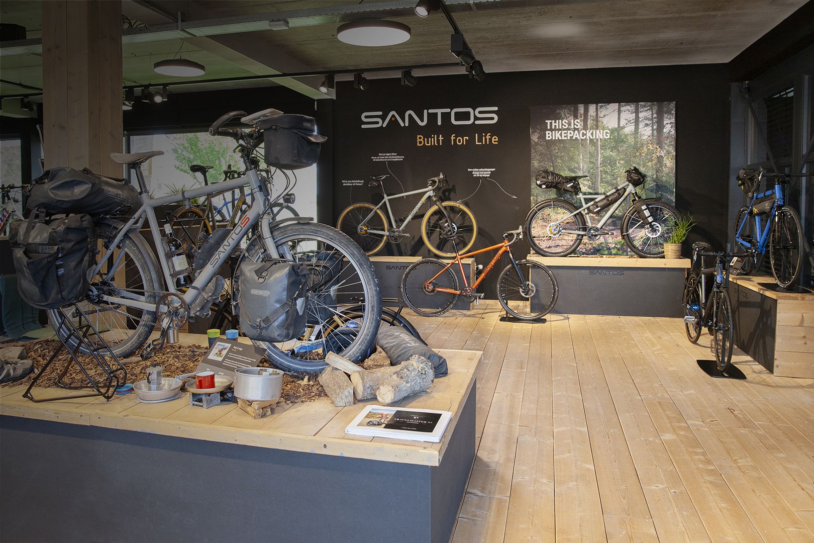 Santos Showroom
